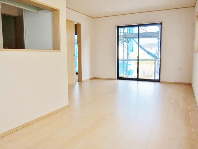 Living. Building 2 living