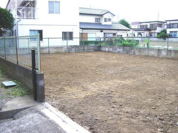 Local photos, including front road. Local Photos