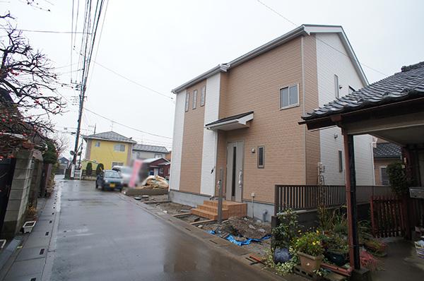 Local photos, including front road. Local (11 May 2013) Shooting 