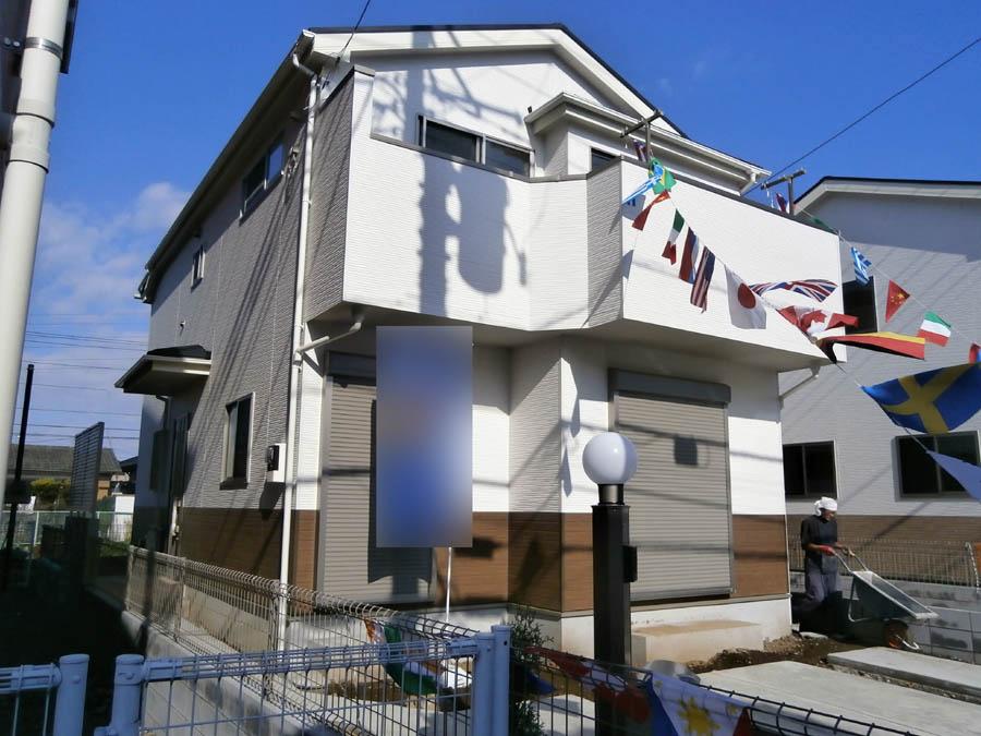 Local photos, including front road. We offer the same use the finished model house of this property. Please feel free to contact us.