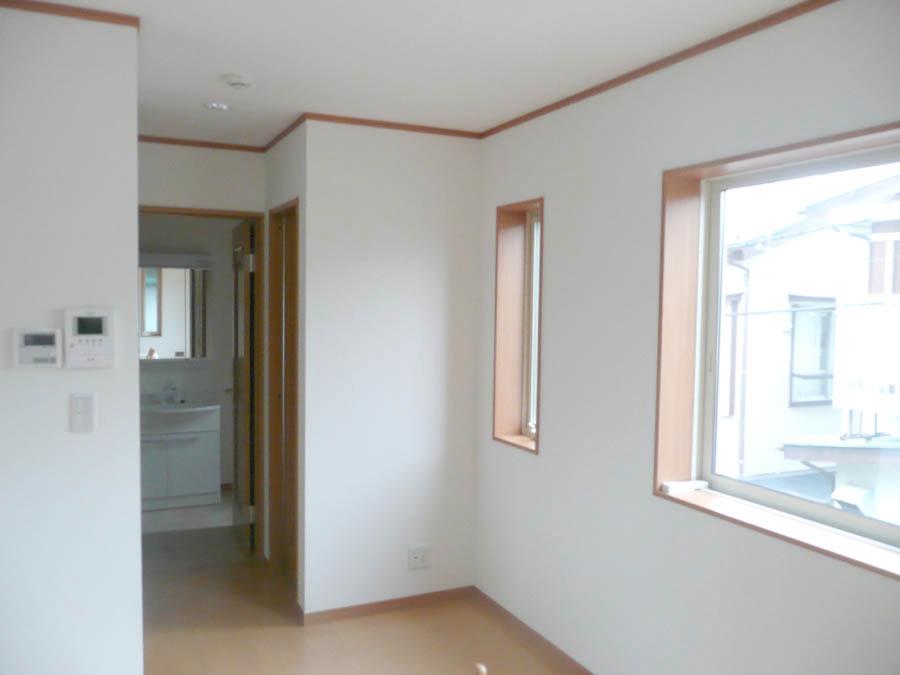 Living. Was building completed. Such as the actual image from per yang, We have to wait all the time so you can see directly. 