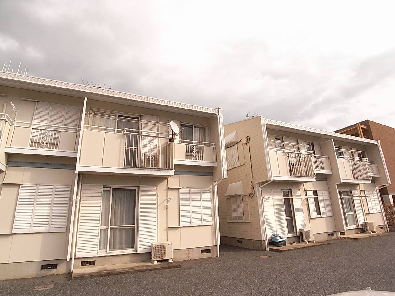 Building appearance. A right-hand-side of the 2 Kaikaku room!