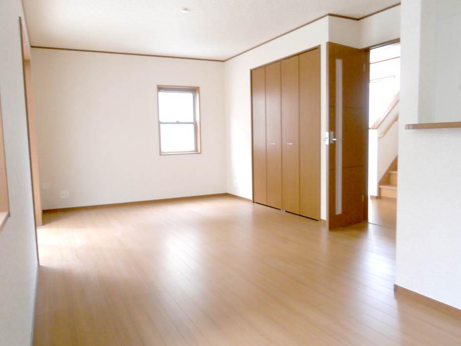 Living. Was building completed. Such as the actual image from per yang, We have to wait all the time so you can see directly. 