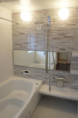 Building plan example (introspection photo). bathroom Thermos bathtub Hot Karari floor (on the floor friendly feet in the thermal insulation effect) adopted. The bathroom to heal daily fatigue "ventilation drying heater" is the standard installation. Eliminating the temperature difference between the air, It also prevents damp of after use. Bathroom same specifications Photos