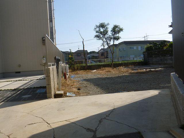 Local photos, including front road. Local (10 May 2013) Shooting