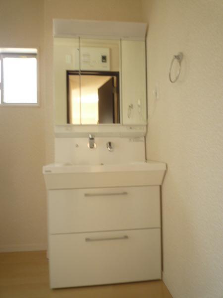 Wash basin, toilet. Indoor (10 May 2013) Shooting