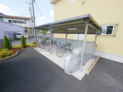 Other. 10m to the parking lot (Other)