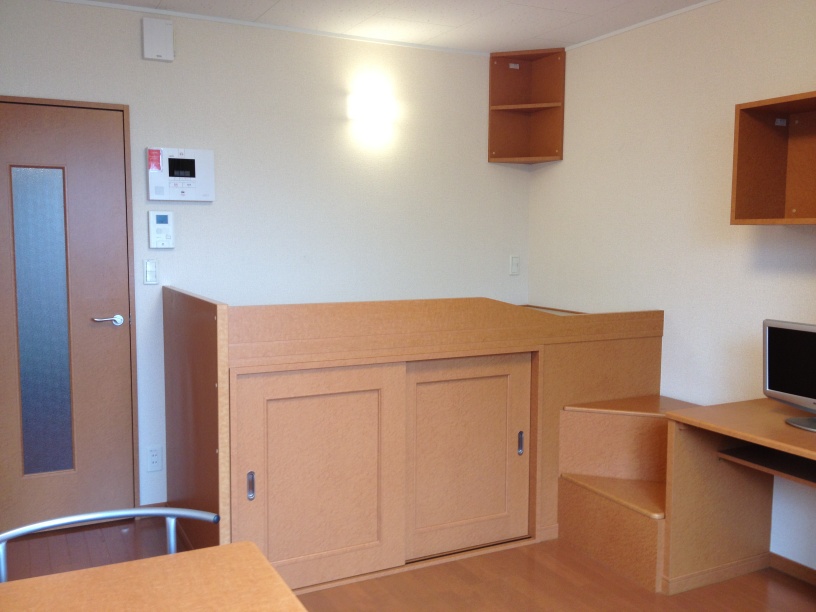 Living and room. Storage space Yes