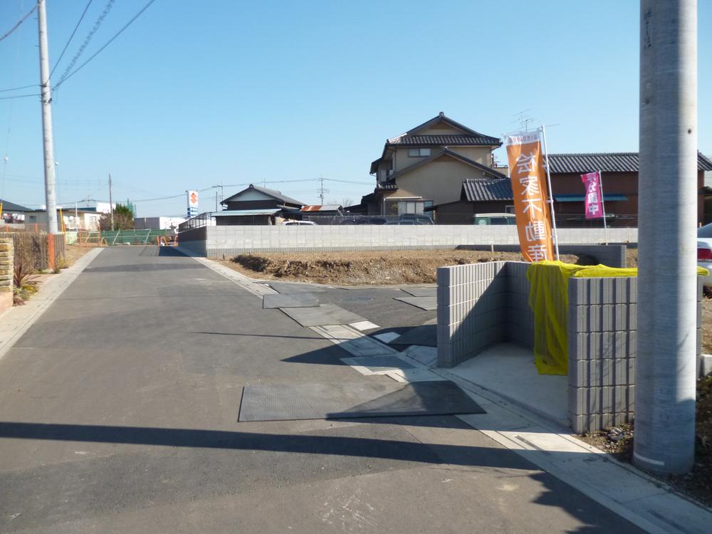 Local photos, including front road. Local (12 May 2013) Shooting