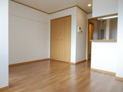 Living and room. Other Room No. (same type) reference photograph