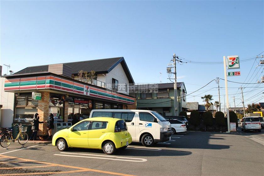 Convenience store. 60m to Seven-Eleven