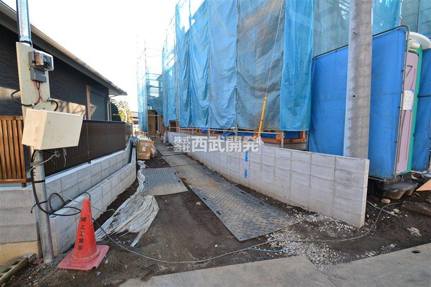 Local photos, including front road. Local (12 May 2013) Shooting