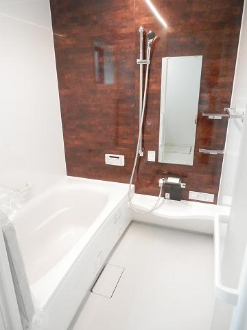 Bathroom.  ◆ To freshen the fatigue of the day