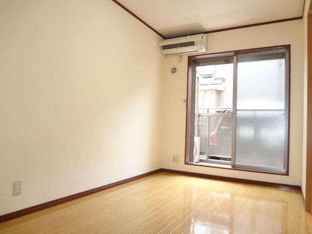 Living and room. Airy rooms