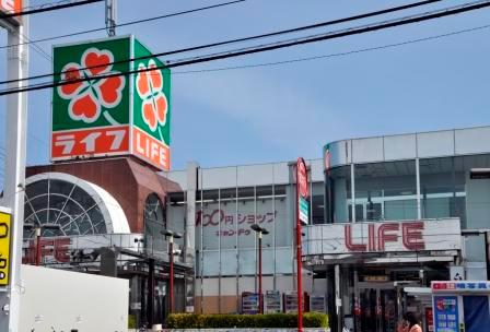 Shopping centre. Until Life Sashiogi shop 350m walk 5 minutes