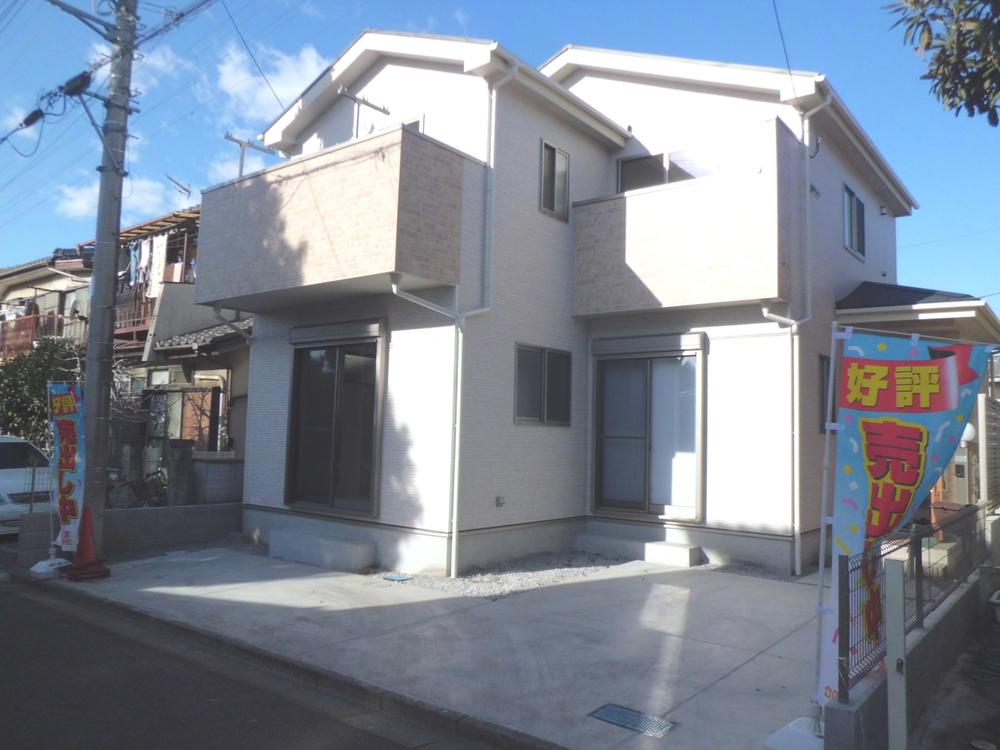 Local appearance photo. Local (12 May 2013) Shooting