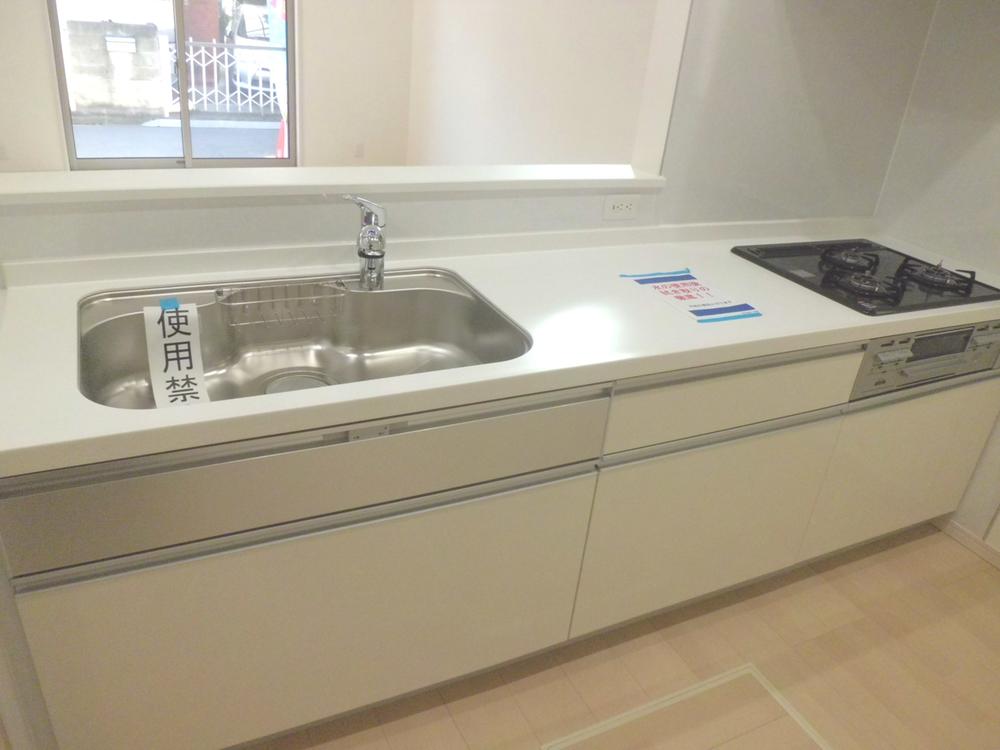 Kitchen. Local (12 May 2013) Shooting