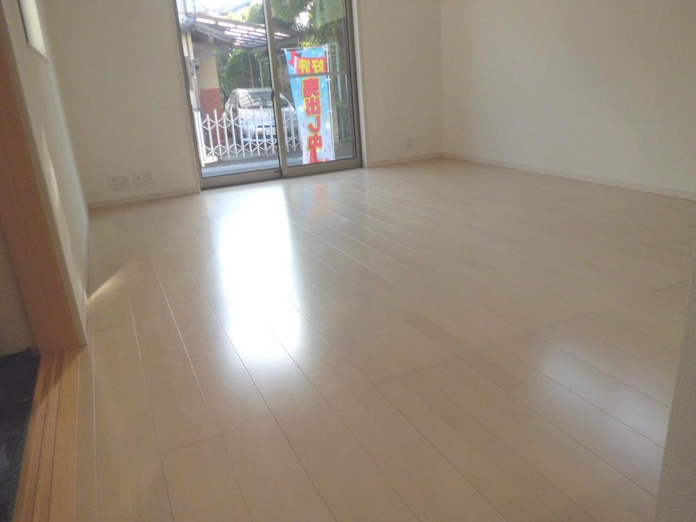 Living. Local (12 May 2013) Shooting