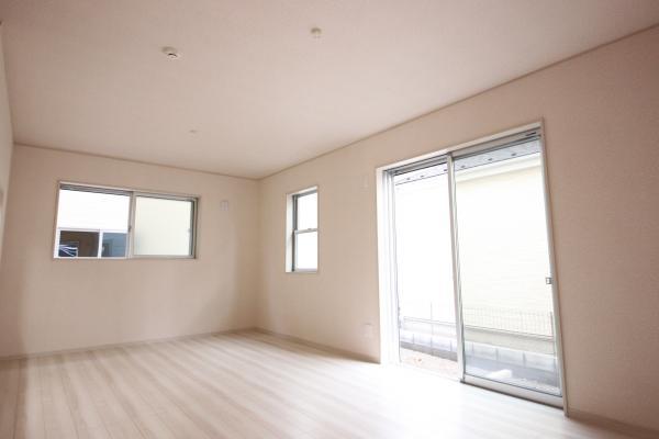 Same specifications photos (living)