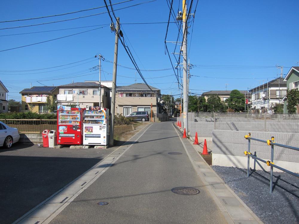Local photos, including front road. Local (10 May 2013) Shooting