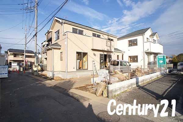 Local photos, including front road. 11 / 28 shooting