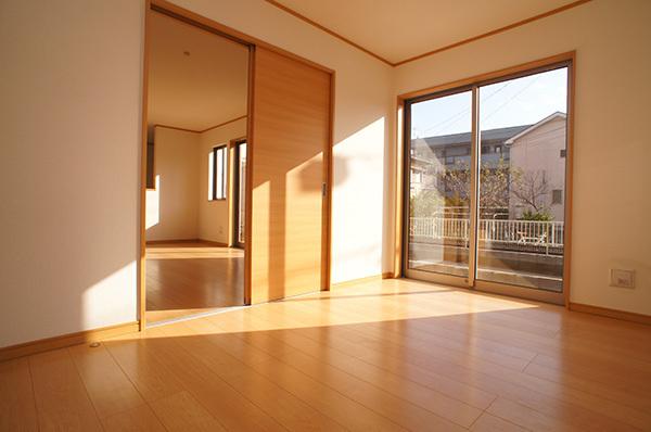 Non-living room. 1 Building