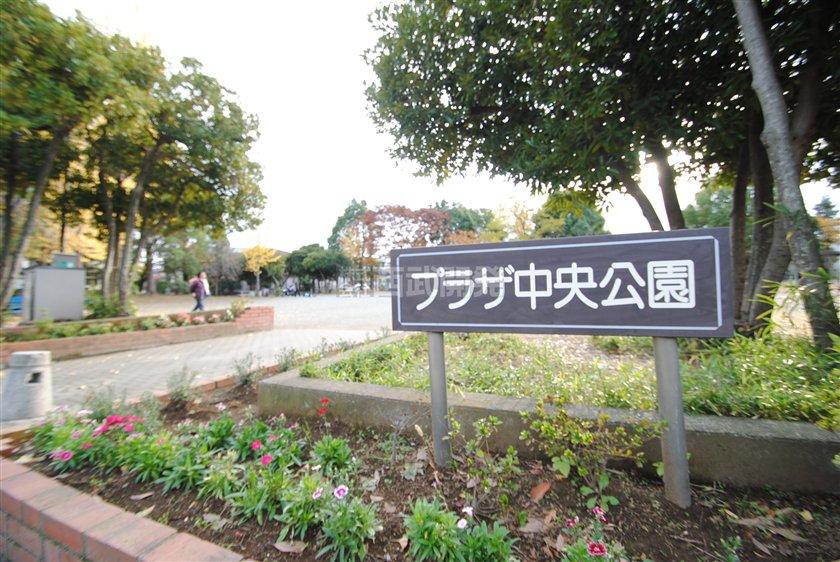 park. Until the Plaza Central Park 830m