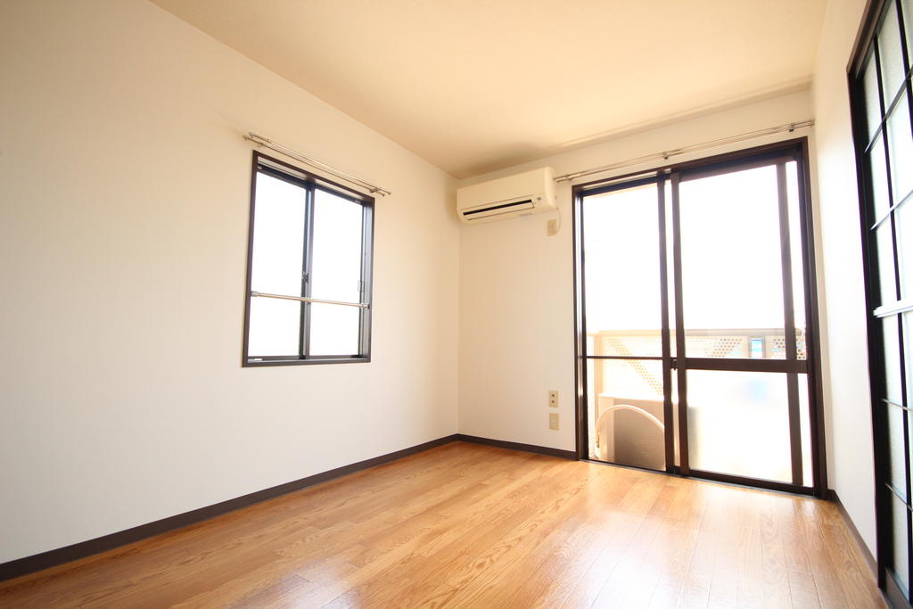 Living and room. There is also a corner room window