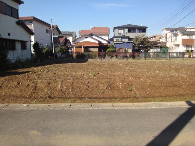 The entire compartment Figure. Local Photos