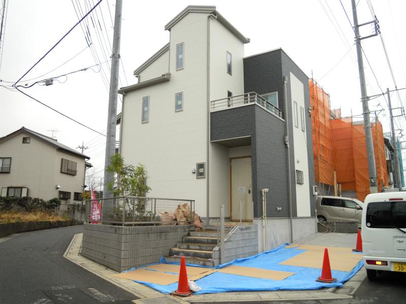 Local appearance photo. Local (12 May 2013) Shooting