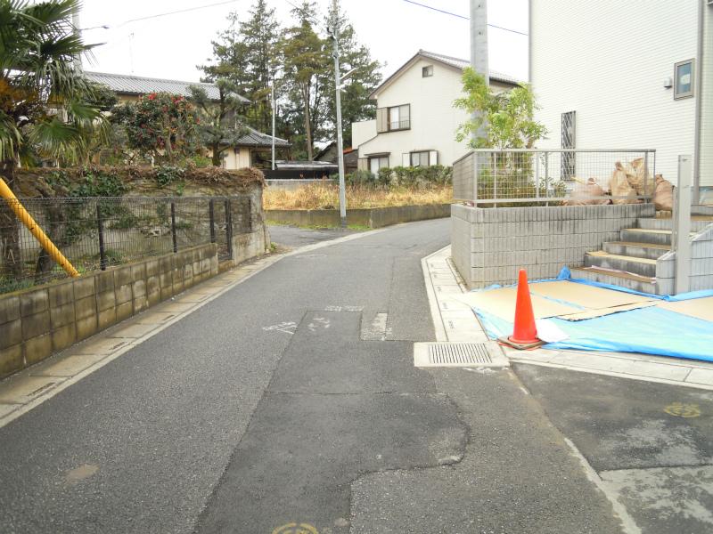 Local photos, including front road. Local (12 May 2013) Shooting