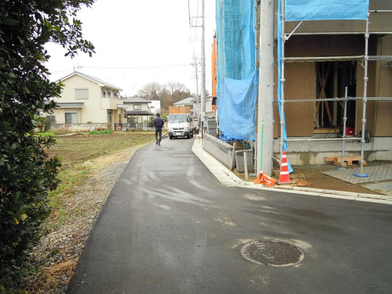 Local photos, including front road. Local (12 May 2013) Shooting