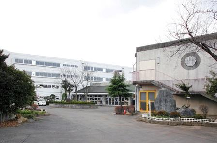 Primary school. Sashiogikita elementary school