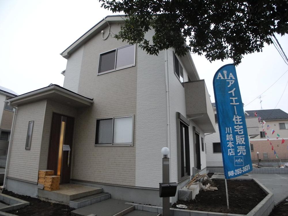 Local appearance photo. ● 2 Building appearance