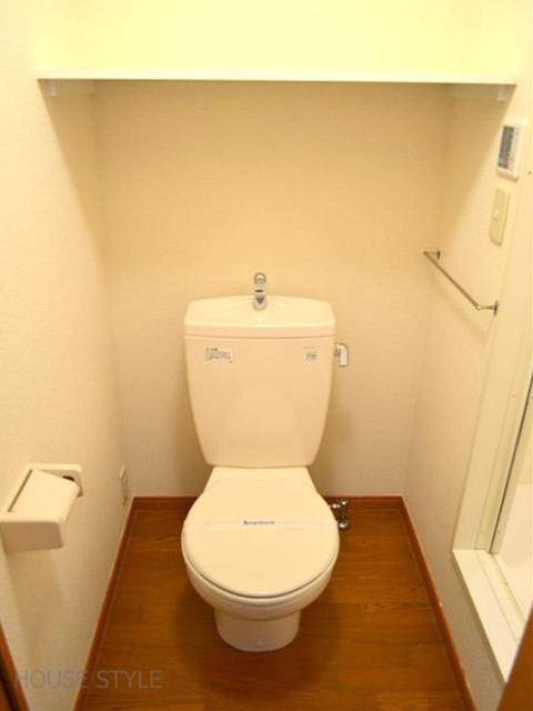 Toilet. It's toilets are still bus Restroom ☆