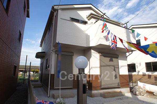 Local appearance photo. 4 Building