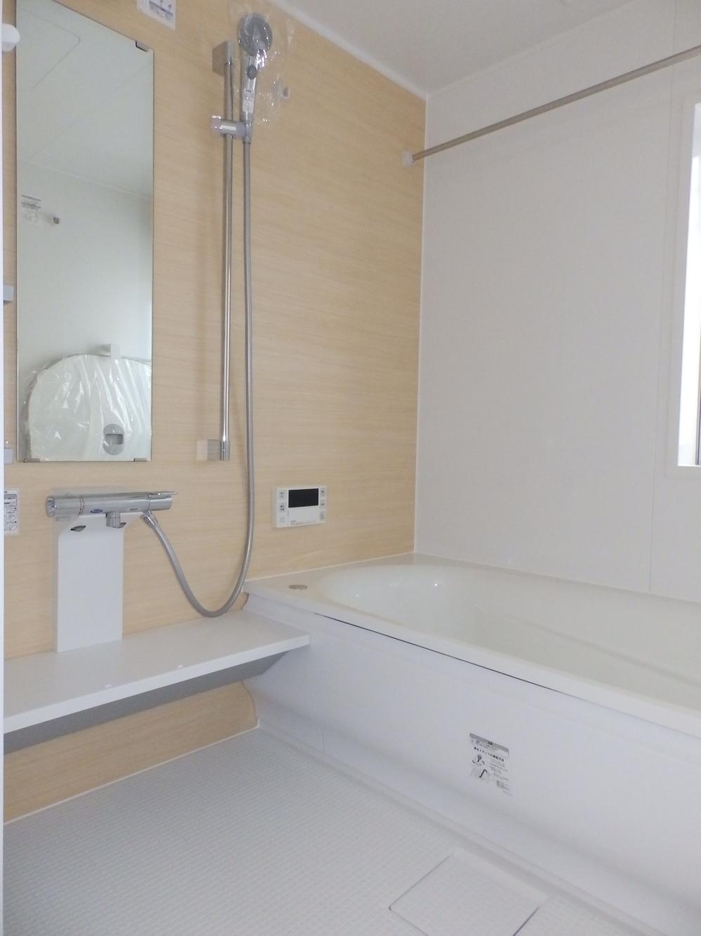 Bathroom. ◆ Thermos bathtub ◆ We kept it within the temperature drop 2.5 degrees after 4 hours.