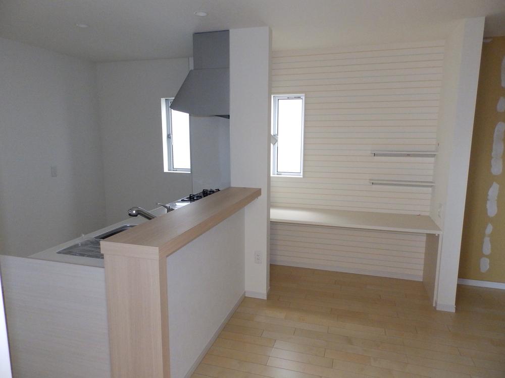 Kitchen. ◆ Study counter ◆ Enjoy the personal computer and reading while feeling the signs of family, Family is a space that can be used by everyone.