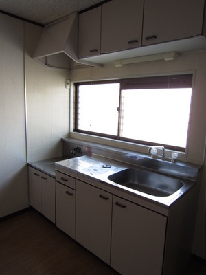 Kitchen. Storage is plentiful kitchen