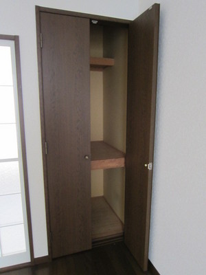 Receipt. Because storage is plenty, It could use a wide room