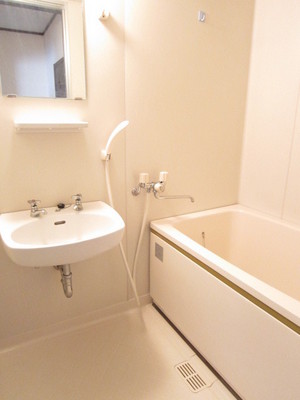 Bath. It bathroom of simple but calm atmosphere is attractive