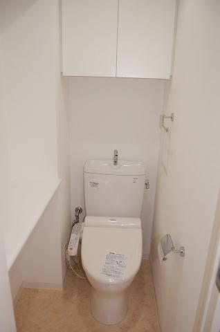 Toilet. Indoor (September 2013) Shooting