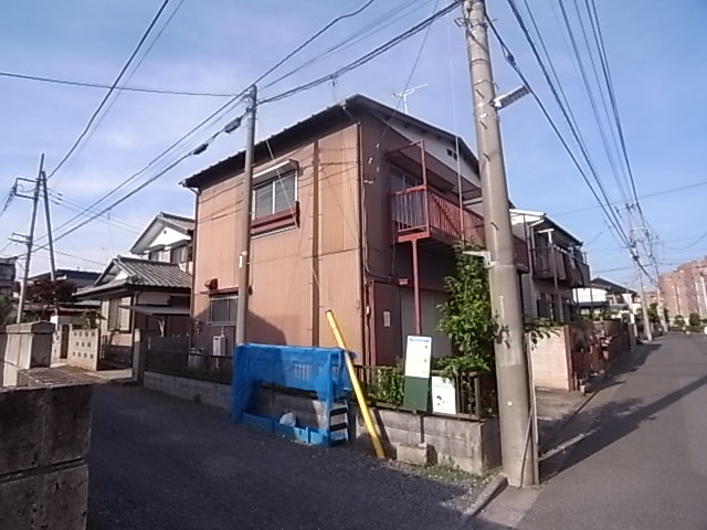 Building appearance. There is also a very convenient garbage yard at the corner lot! 