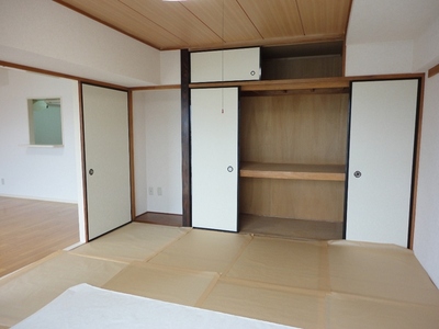 Living and room. Other Room No. (same type) reference photograph