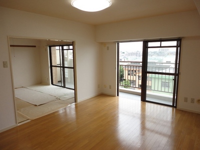 Living and room. Other Room No. (same type) reference photograph