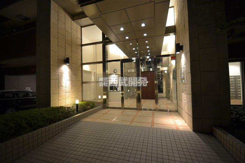 Entrance. Night Entrance