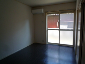 Living and room. 6 Pledge Western-style