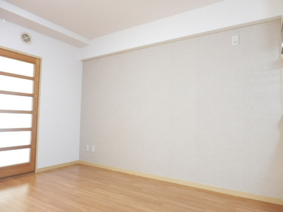 Living and room. Accent Cross