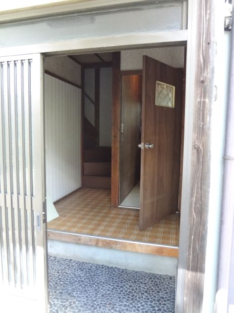 Entrance. Spacious entrance of detached sense