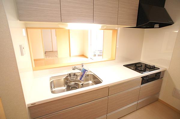 Kitchen. Face-to-face kitchen can feel your family close Indoor (12 May 2013) Shooting